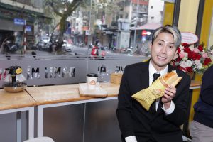 Theo chân hot tiktoker Vương Duy Khánh review bánh mì Long Hội